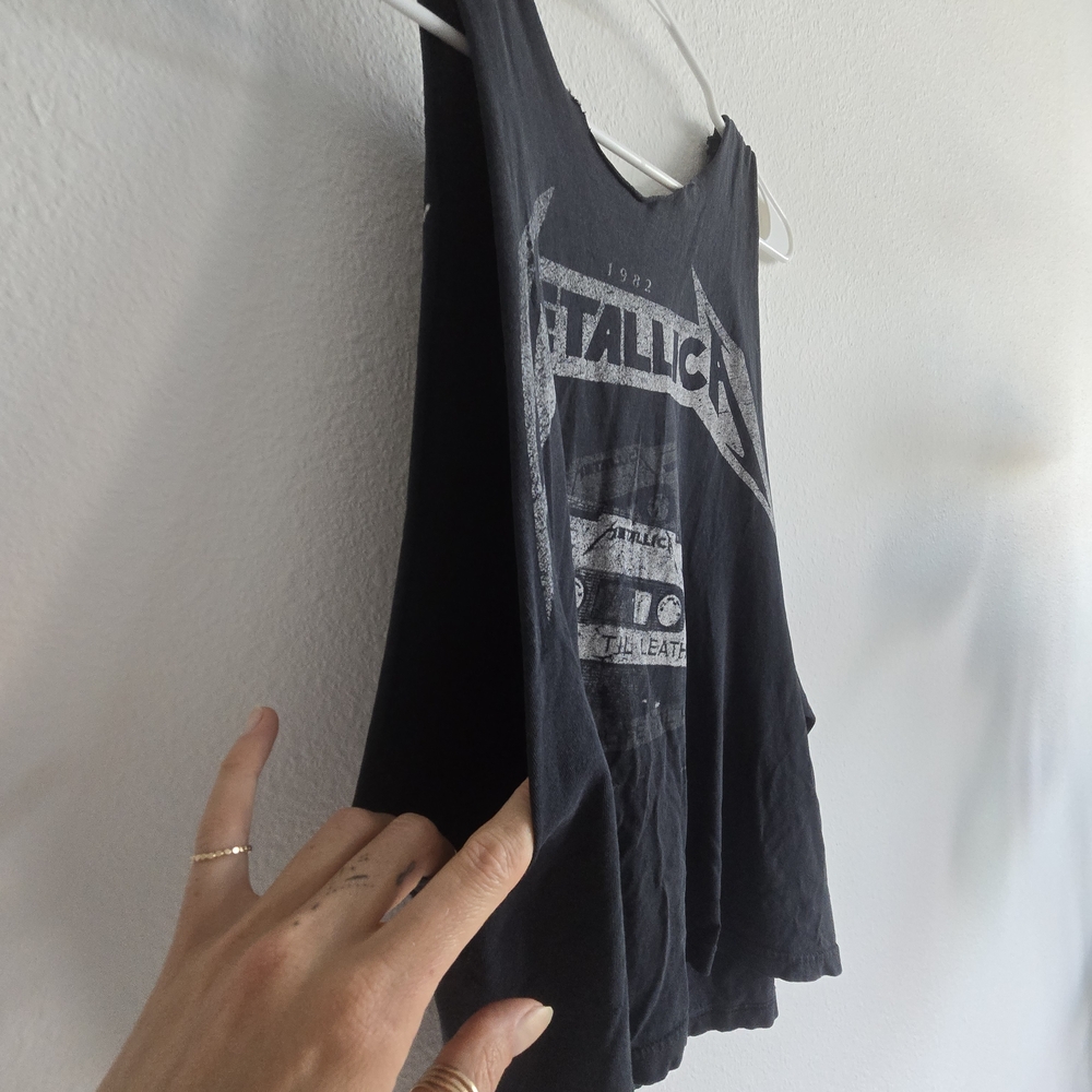 Vintage distressed Metallica black tank 🖤 - Picture 3 of 7